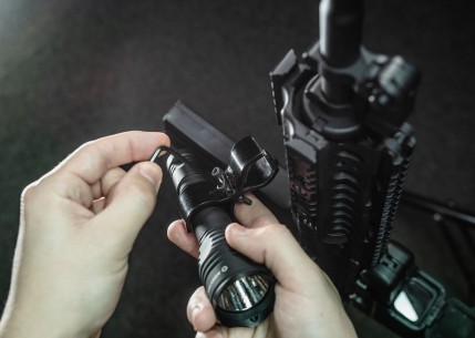 Mocowanie latarki do broni ARMYTEK AWM-02 2