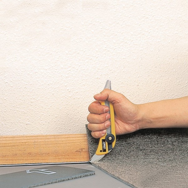 Nóż segmentowy z ostrzem do wykładzin 18mm OLFA OL