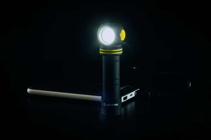Latarka ARMYTEK Elf C2 światło Białe - 1100lm