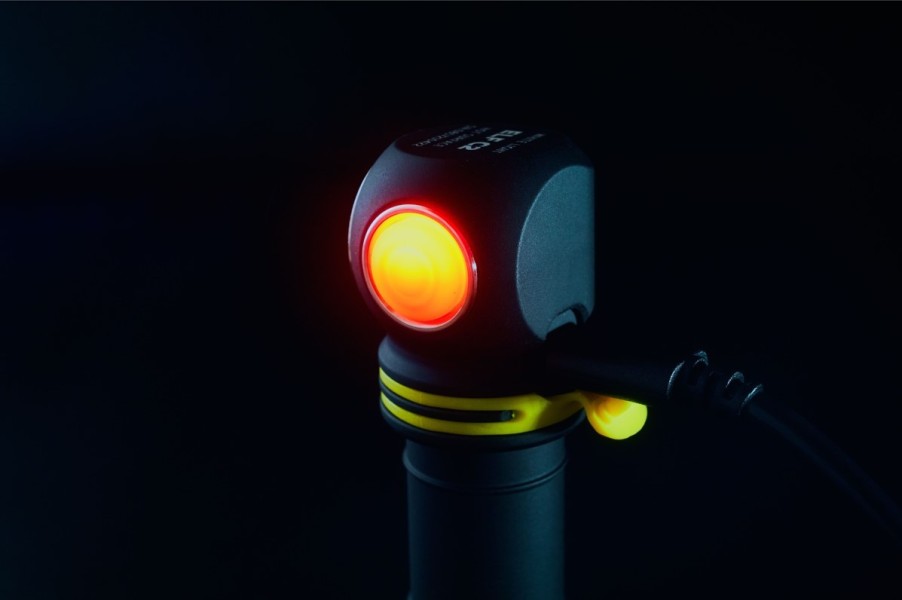 Latarka ARMYTEK Elf C2 światło Białe - 1100lm