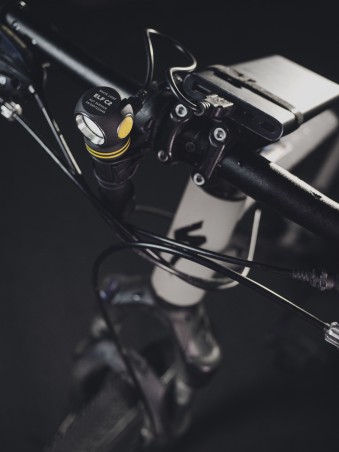 Latarka ARMYTEK Elf C2 światło Ciepłe - 1023lm