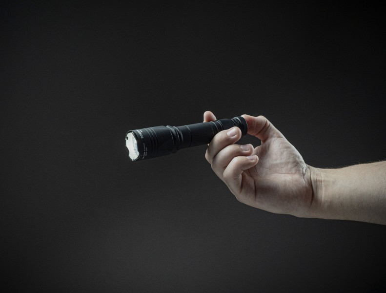 Latarka taktyczna ARMYTEK Dobermann Pro światło...