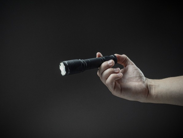 Latarka taktyczna ARMYTEK Dobermann Pro światło Ciepłe - 1400lm