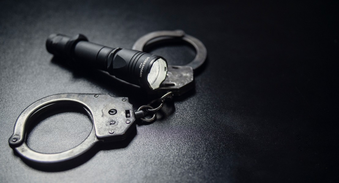 Latarka taktyczna ARMYTEK Dobermann Pro światło...