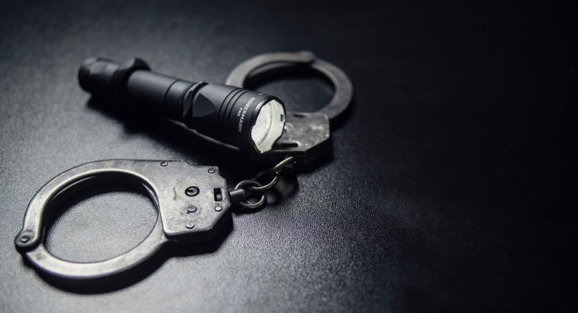 Latarka taktyczna ARMYTEK Dobermann Pro światło Ciepłe - 1400lm