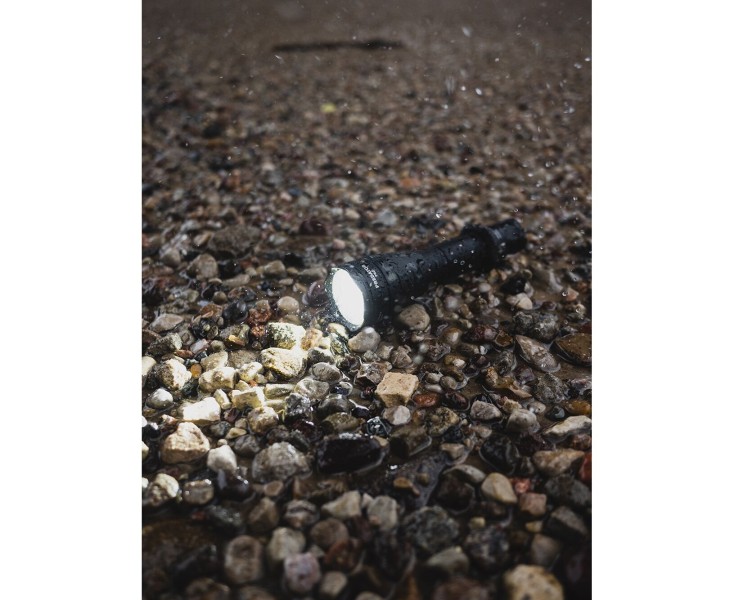 Latarka taktyczna ARMYTEK Predator Pro światło...