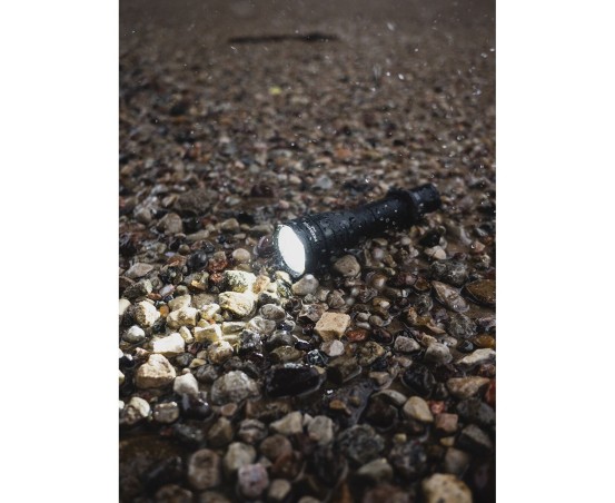 Latarka taktyczna ARMYTEK Predator Pro światło Ciepłe - 1400lm