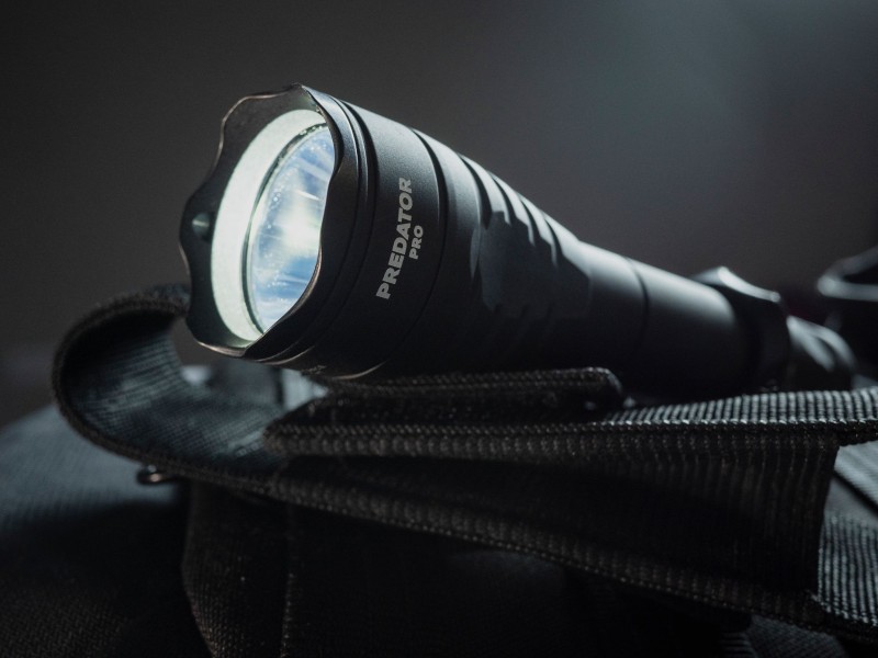 Latarka taktyczna ARMYTEK Predator Pro światło...