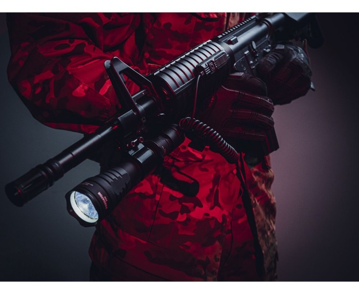 Latarka taktyczna ARMYTEK Predator Pro światło...