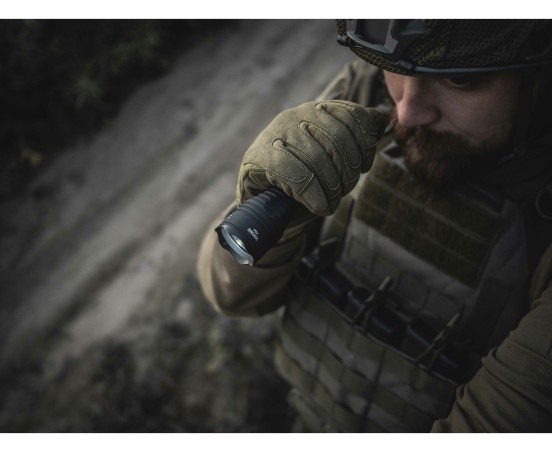 Latarka taktyczna ARMYTEK Viking Pro światło Ciepłe - 2050lm