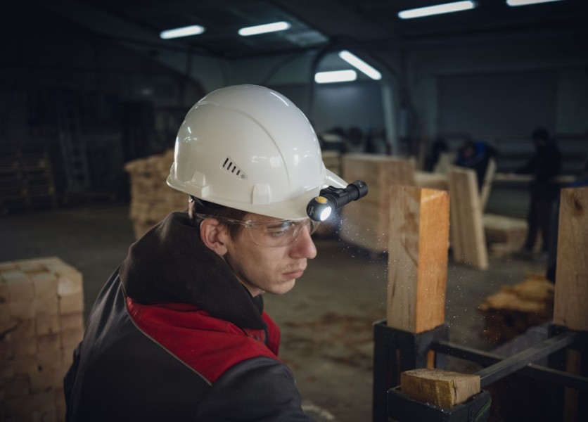 Latarka ARMYTEK Wizard C2 światło Ciepłe - 1120lm