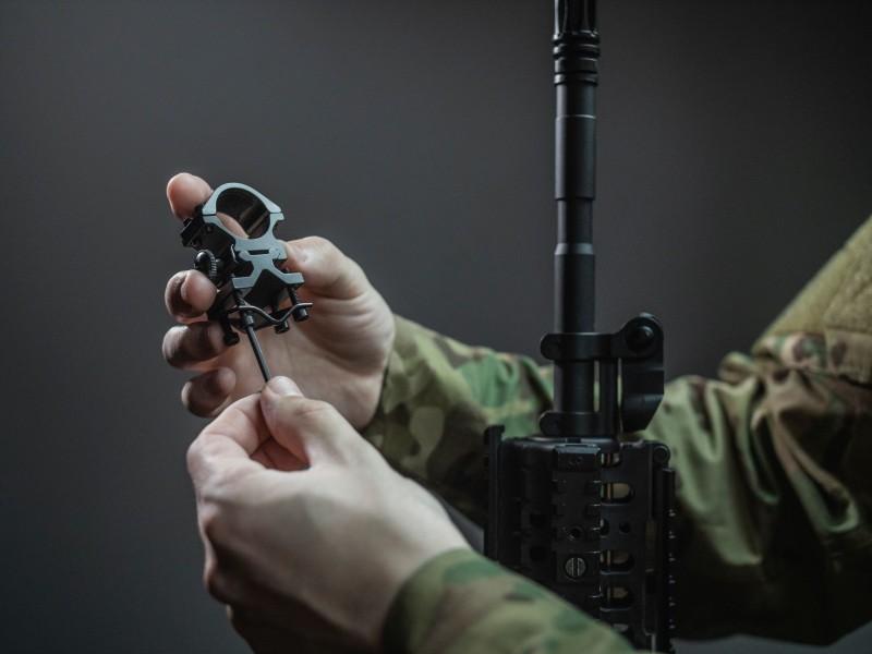 Uchwyt latarki na broń z szyną Weaver ARMYTEK...