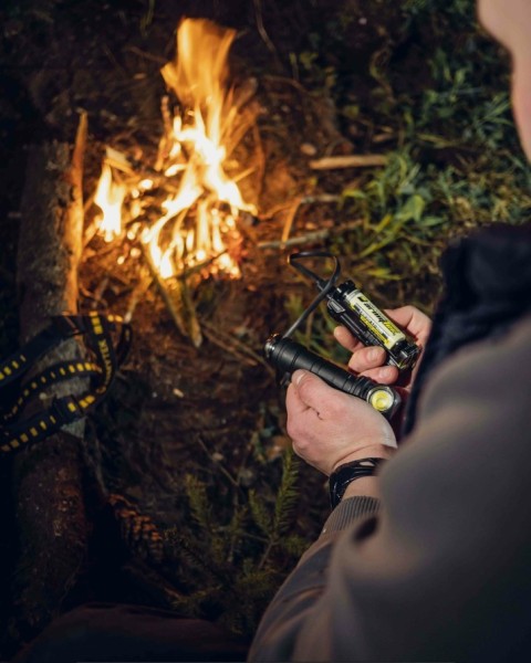 Latarka ARMYTEK Wizard C2 Pro Max światło...