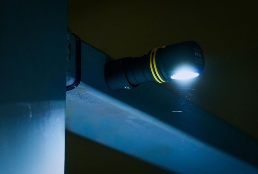 Latarka ARMYTEK Elf C1 światło Ciepłe - 1000lm