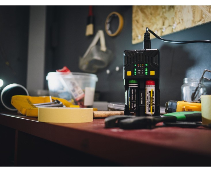 Ładowarka do akumulatorów ARMYTEK Uni C2 Plug...