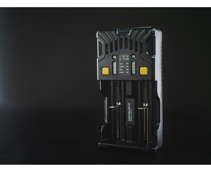 Ładowarka do akumulatorów ARMYTEK Uni C2 Plug...