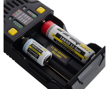 Ładowarka do akumulatorów ARMYTEK Uni C2 Plug Type C 2