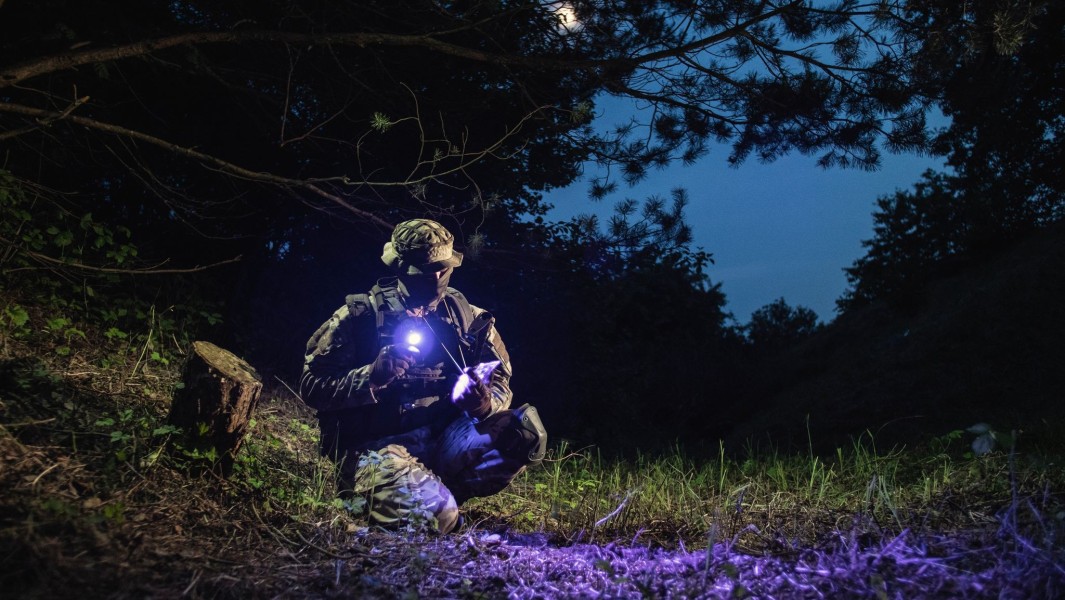 Latarka ARMYTEK Wizard C2 WUV światło Białe i...