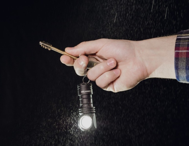 Latarka ARMYTEK Wizard C1 Pro światło Białe -...