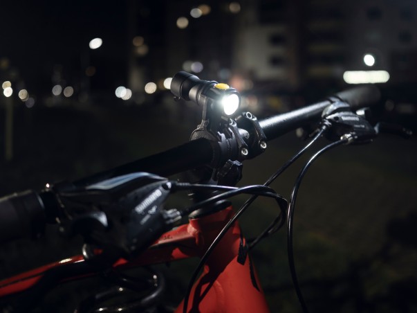 Latarka ARMYTEK Prime C1 Pro światło Ciepłe - 930lm