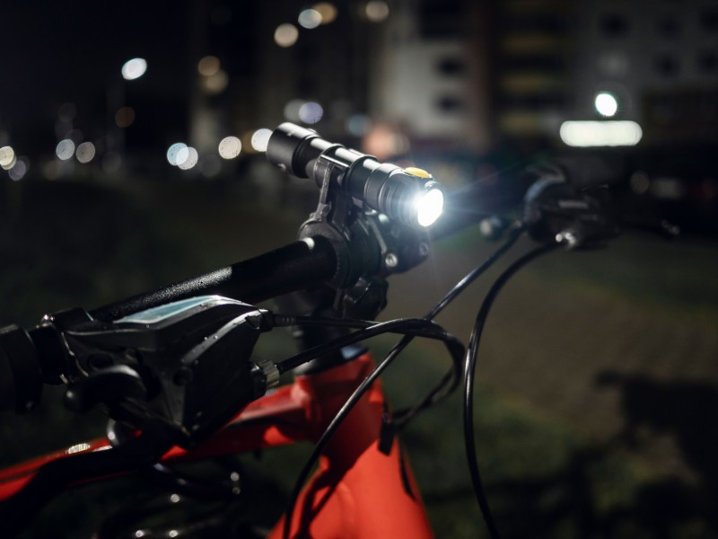 Latarka ARMYTEK Prime C2 Magnet USB światło...