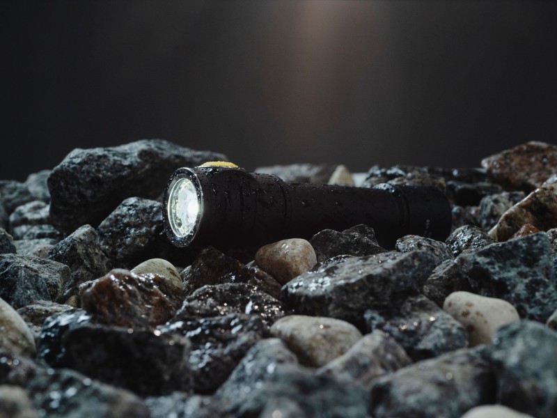 Latarka ARMYTEK Prime C2 Magnet USB światło...