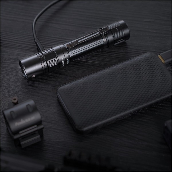 Latarka diodowa FENIX PD36R Pro 2800lm