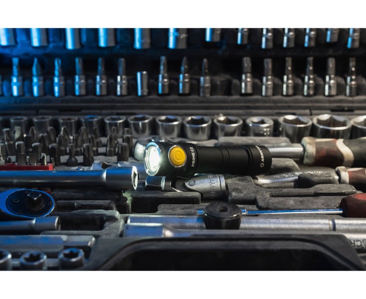 Latarka ARMYTEK Prime C2 Magnet USB Ciepły - 930lm