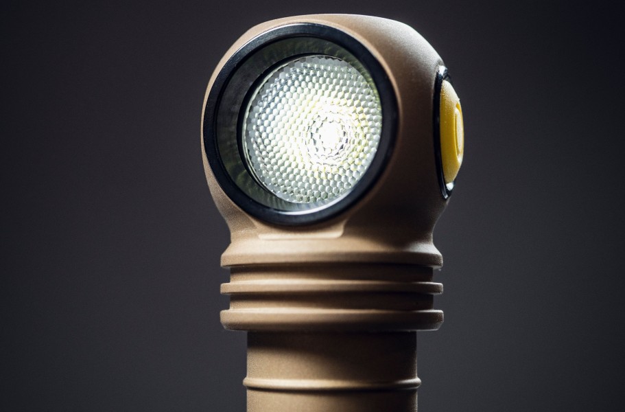 Latarka ARMYTEK Wizard C2 Pro Max Sand White -...