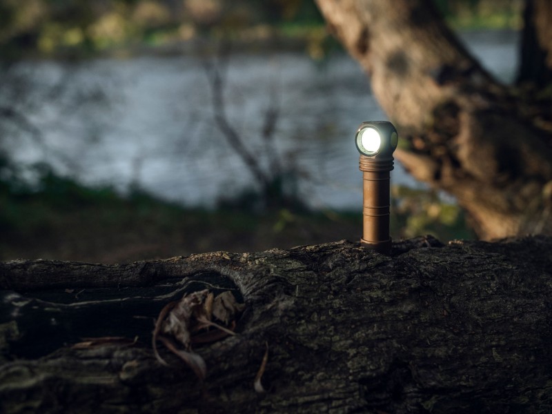 Latarka ARMYTEK Wizard C2 Pro Max Sand White -...