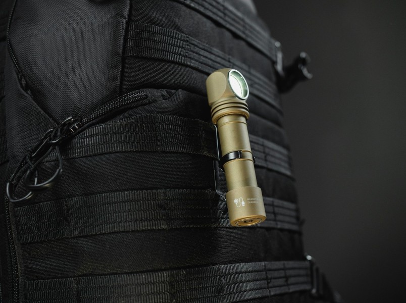 Latarka ARMYTEK Wizard C2 Pro Max Sand White -...