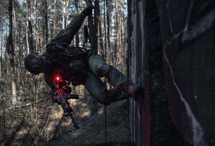 Latarka ARMYTEK Wizard C2 WR Magnet 1100lm