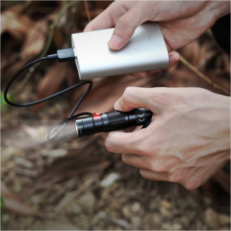 Latarka diodowa FENIX E09R - 600lm