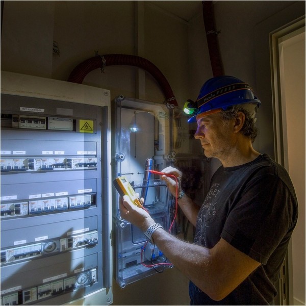 Latarka diodowa - czołówka FENIX WH23R - 600lm