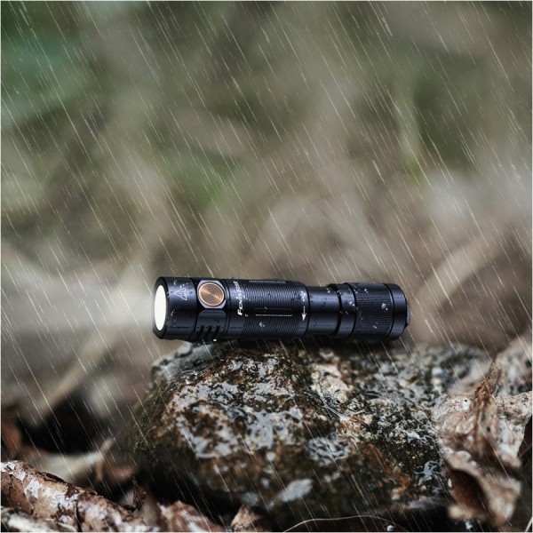 Latarka diodowa FENIX E05R - 400lm