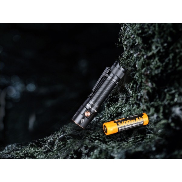 Latarka diodowa FENIX E28R